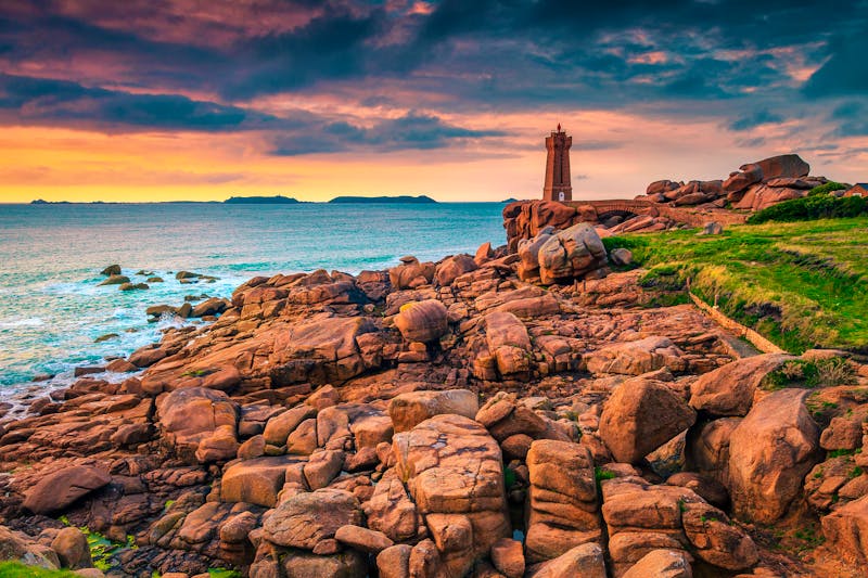Abendstimmung an der Rosa-Granit-Küste - ©janoka82 - stock.adobe.com