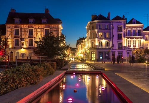 Abend-Spaziergang in Troyes &ndash; &copy; Laurent Didier  - stock.adobe.com