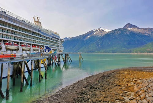 Kreuzfahrtschiff Norwegian Jewel in Skagway - Alaska &ndash; &copy; Eberhardt TRAVEL - Isabel Zwanzig