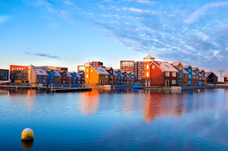 Farbenfrohe Häuser am Yachthafen Reitdiep in Groningen - ©©Olha Rohulya - stock.adobe.com