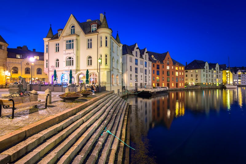 IAlesund am Abend - ©©Patryk Kosmider - stock.adobe.com