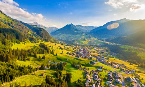 Sonniger Blick ins Kleinwalsertal - Riezlern &ndash; &copy; ©Raphael Koch - stock.adobe.com