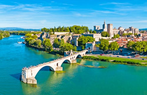 Avignon am Fluss Rhone - Frankreich &ndash; &copy; ©saiko3p - stock.adobe.com