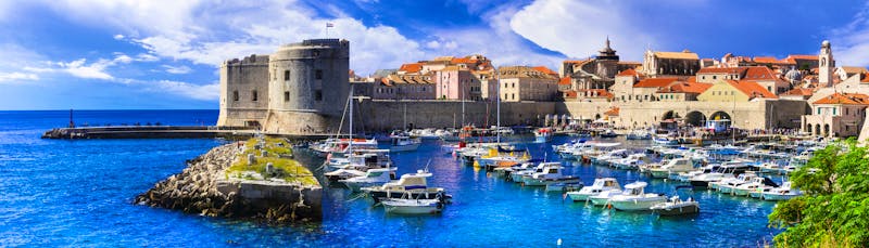 Dubrovnik - Blick zum Schloss und zum Hafen - ©Freesurf - stock.adobe.com