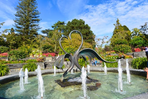 Blumeninsel Mainau - Schwanen-Brunnen &ndash; &copy; Ilhan Balta - stock.adobe.com
