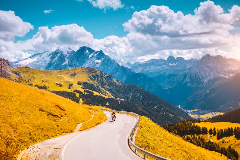 Dolomiten - Straße zum Passo Sella - ©Leonid Tit - stock.adobe.com