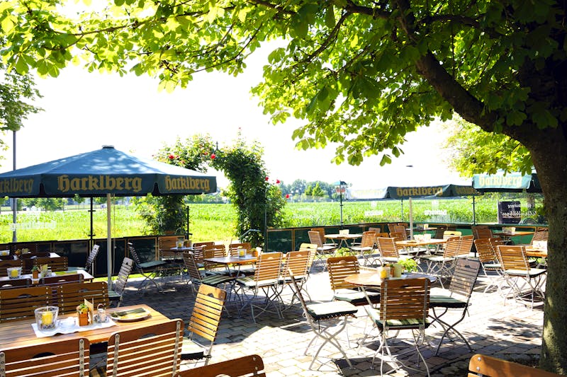 Bad Füssing - Johannesbad Thermalhotel Ludwig Thoma - Biergarten – ©Das Foto ist ausschlie?lich f?r PR- und Marketingma?nahmen des JOHANNESBAD - BAD F?SSING/Bayern zu verwenden. Jegliche Nutzung D