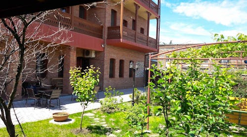 Georgien, Telavi, Hotel Sweet Home, Außenfassade – © Vizarm Travel GmbH