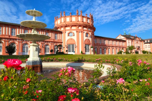 Das Biebricher Schloss in Wiesbaden - Hessen &ndash; &copy; Branko Srot - stock.adobe.com