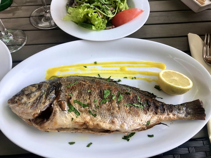 Frischer gegrillter Fisch - ©Bild von Mona El Falaky auf Pixabay