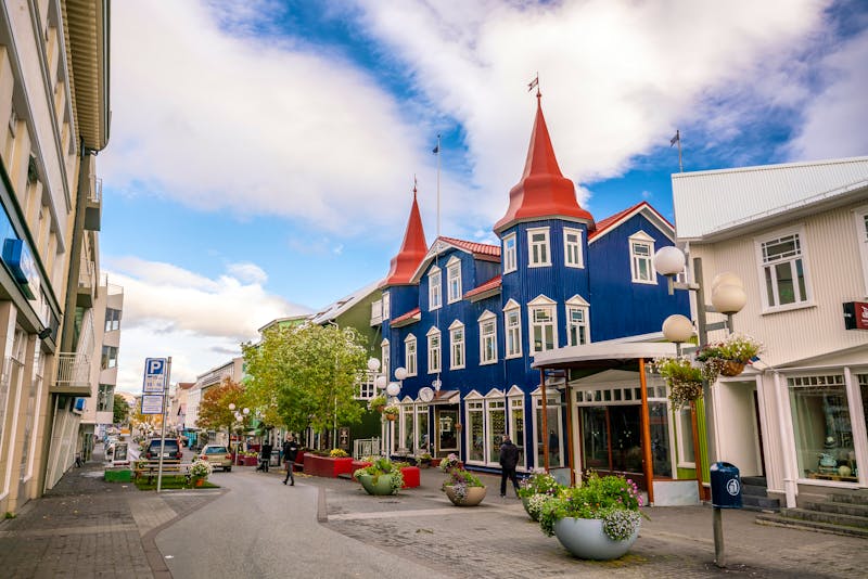  Farbenfrohe Häuser in der Innenstadt von Akureyri im Norden von Island - ©f11photo - stock.adobe.com