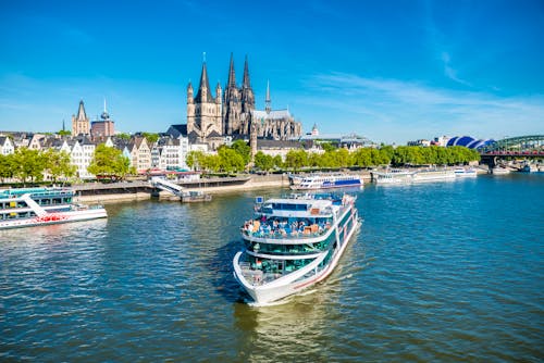 Köln und Kölner Dom am Rhein &ndash; &copy; conorcrowe - stock.adobe.com
