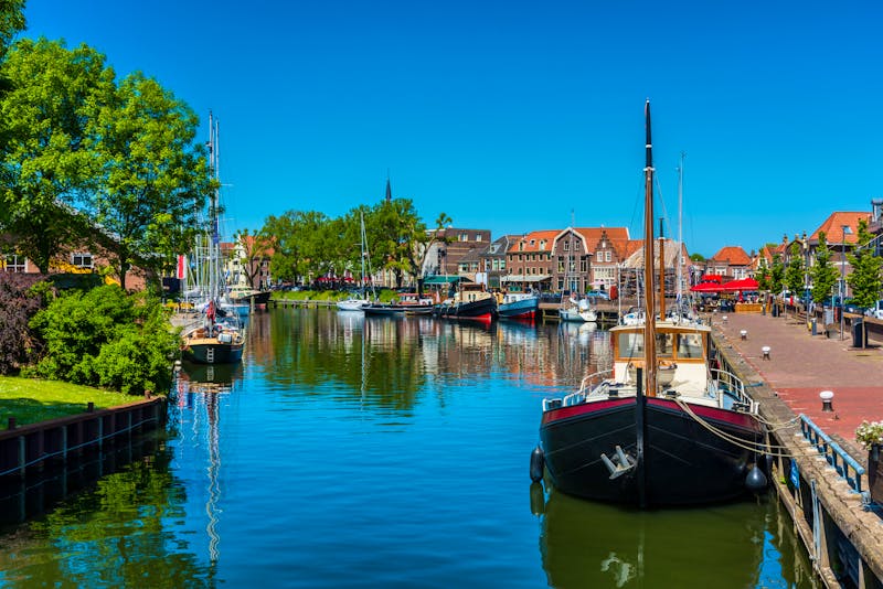 kleiner hübscher Hafen am Kanal in Enkhuizen - Niederlande - ©allard1 - stock.adobe.com