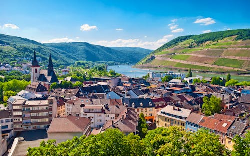 Bingen am Rhein mit Mäuseturm und Burg Ehrenfels - Rheinland Pfalz &ndash; &copy; mojolo - stock.adobe.com
