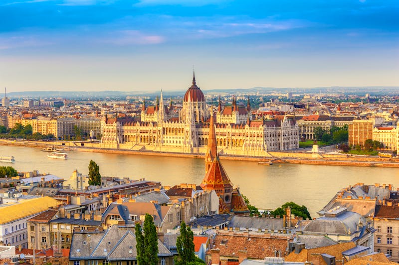 Blick auf das Parlament in Budapest an der Donau - Ungarn - ©Noppasinw - stock.adobe.com