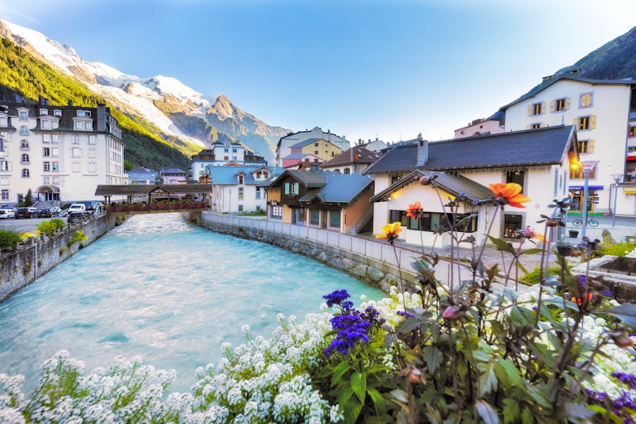 Der Ort Chamonix in den französischen Alpen – © lena_serditova - stock.adobe.com