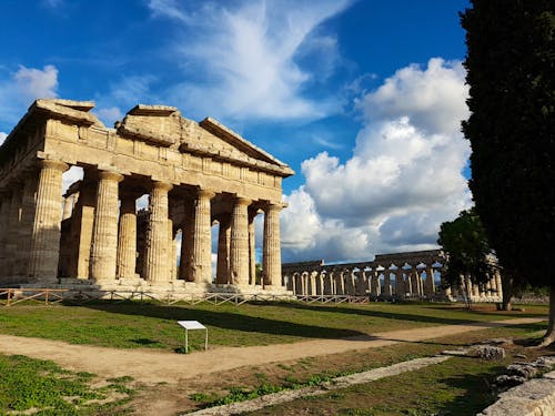 Paestum - Ausgrabungen - der Poseidon- und der Heratempel &ndash; &copy; Eberhardt TRAVEl GmbH - Ria Heilmann