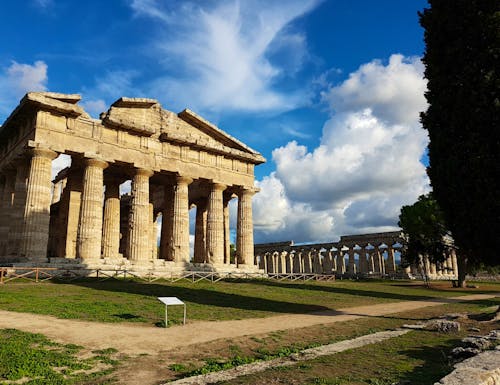 Paestum - Ausgrabungen - der Poseidon- und der Heratempel – © Eberhardt TRAVEl GmbH - Ria Heilmann