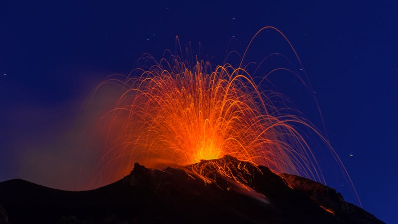 Stromboli - Vulkanausbruch - ©tiborscholz - stock.adobe.com