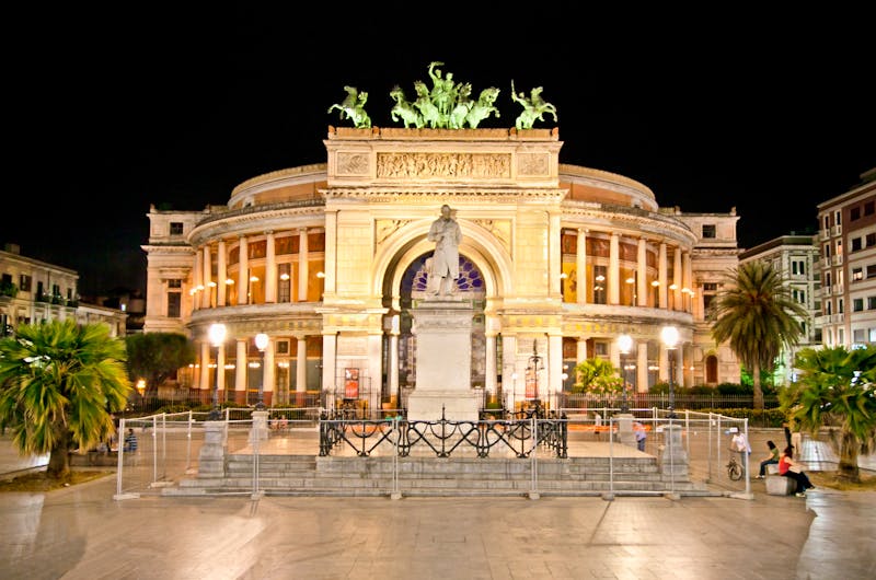 Palermo - Teatro Politeama am Abend - ©Aleksandar Todorovic - stock.adobe.com