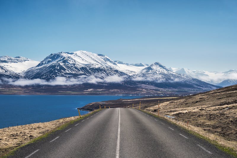 Straße nach Dalvik am Eyjafjordur - ©Tabor Chichakly - stock.adobe.com