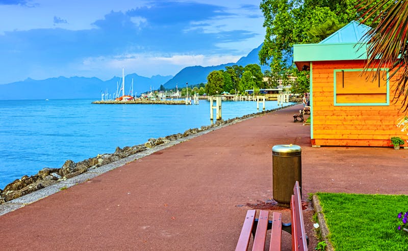 Uferpromenade in Evian am Genfer See - ©Elena Duvernay - Adobe Stock