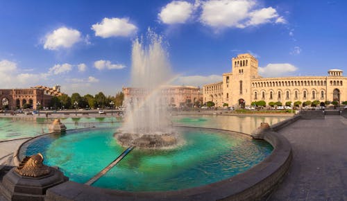 Platz der Republik in Jerewan &ndash; &copy; Sergej Tschirkow - Adobe Stock