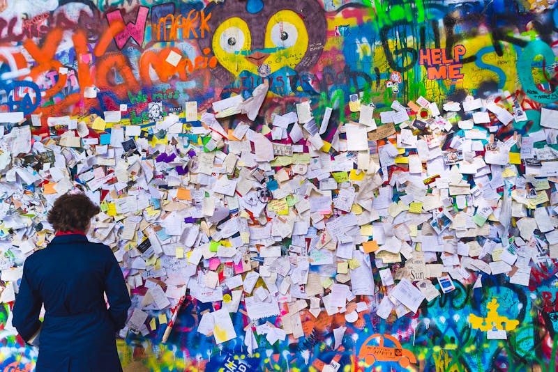 Prag - John-Lennon-Graffiti-Mauer auf der Kampa-Halbinsel - ©Bits and Splits - stock.adobe.com