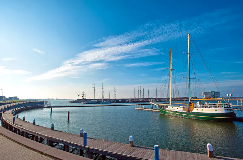 Lelystad - Segelboot im Hafen - &copy;Naj - stock.adobe.com