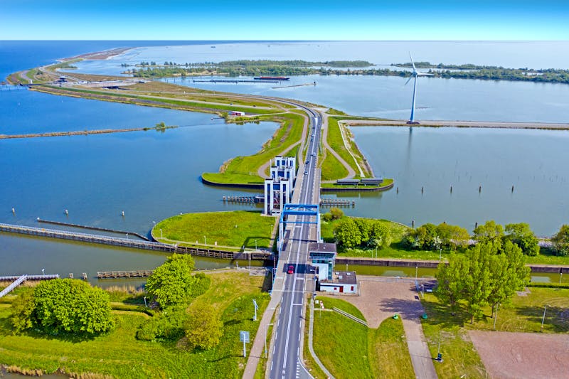 Deichlandschaft zwischen Enkhuizen and Lelystad - ©Nataraj - stock.adobe.com