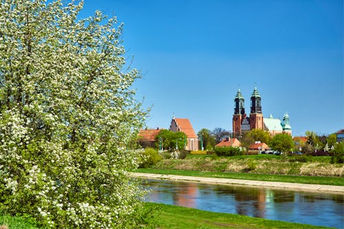 Posen - St.-Peter-und-Paul-Kathedrale und Warthe &ndash; &copy; ©GKor - stock.adobe.com