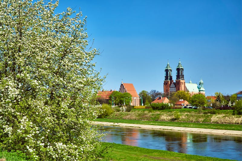 Posen - St.-Peter-und-Paul-Kathedrale und Warthe - ©©GKor - stock.adobe.com