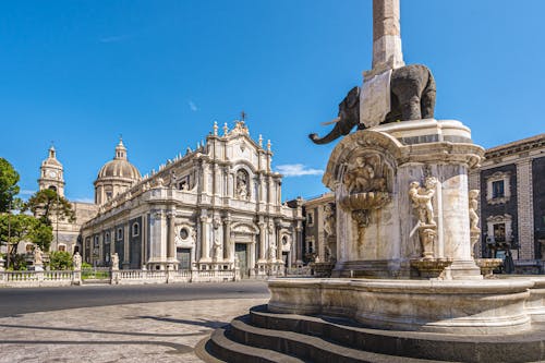 Catania - Domplatz mit Kathedrale und Elefantenbrunnen &ndash; &copy; G. Lombardo - stock.adobe.com