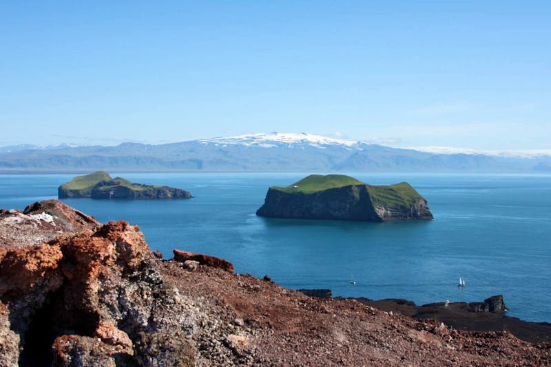 Island - Eldfell mit Blick zum Eyjafjallajökull - ©Eberhardt TRAVEL GmbH - Anna Stiebing
