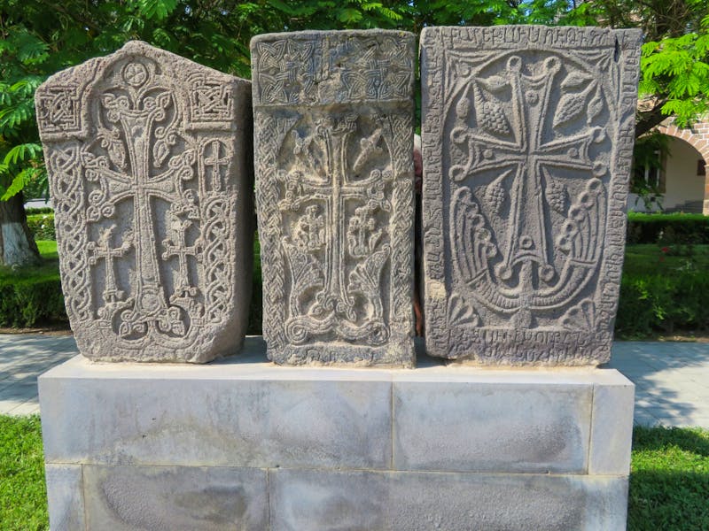 Armenien - Kreuzsteine in Etschmiadsin - ©Eberhardt TRAVEL GmbH - Dr. Jürgen Schmeißer