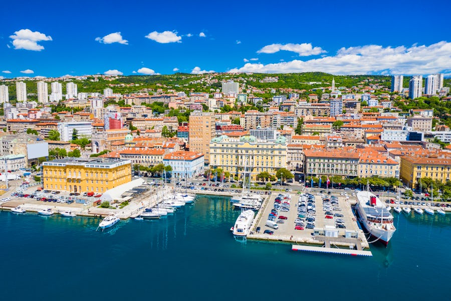 Blick auf Rijeka an der Kvarner Bucht in Kroatien – © ©ilijaa - stock.adobe.com