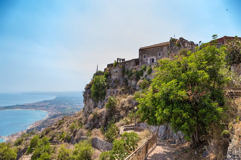 Sizilien - Taormina und die Felsenkirche Madonna della Rocca - &copy;Valery Rokhin - stock.adobe.com