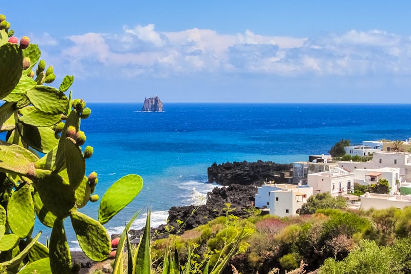 An der Küste der Insel Stromboli - ©Roberto Lo Savio - stock.adobe.com