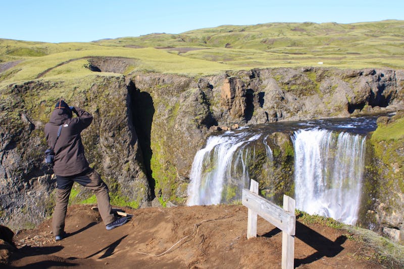 Island - am Wasserfall Fagrifoss - ©Eberhardt TRAVEL GmbH - Kristin Weigel