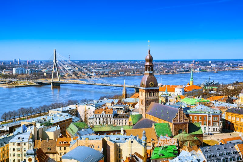 Riga - Panorma der Stadt mit Dom und der Vansu-Brücke - ©BRIAN_KINNEY - stock.adobe.com