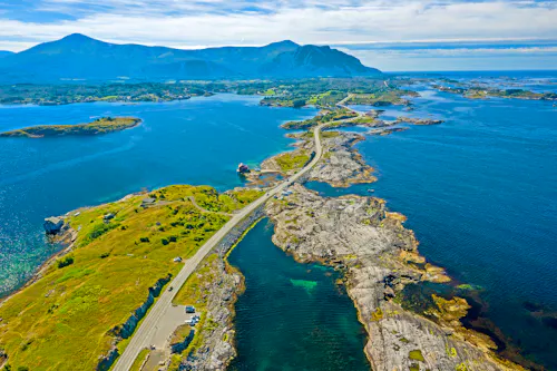 Atlantikstraße an der Westküste Norwegens &ndash; &copy; BJÖRN H STUEDAL - Adobe Stock