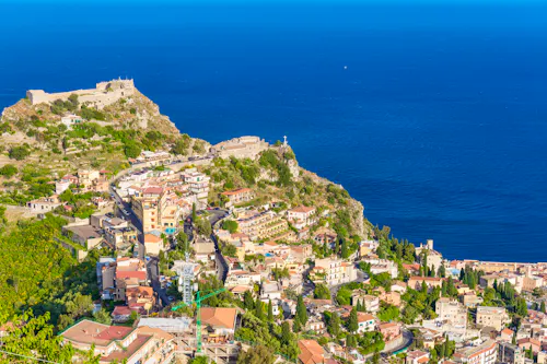 Castelmola - Panoramablick &ndash; &copy; jsk12 - stock.adobe.com