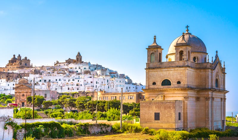 Ostuni - die weiße Stadt am Meer - ©stevanzz - stock.adobe.com