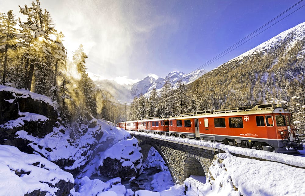 Bernina-Express am Morteratsch-Gletscher &ndash; &copy; ©Sandro - stock.adobe.com