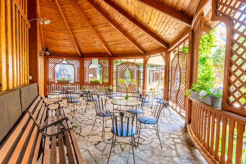 Hotelgarten im Ikar Centrum – ©IdeaSpa