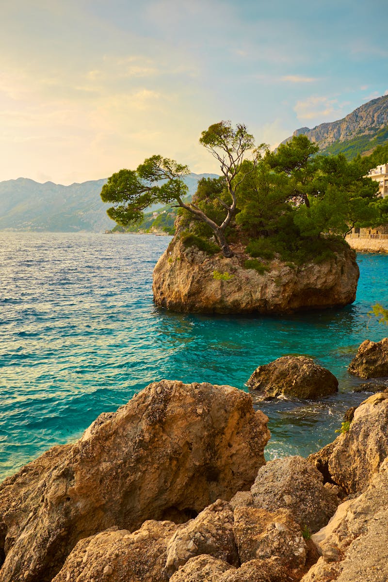 Steininsel an der Küste von Makarska - ©©ZoomTeam - stock.adobe.com