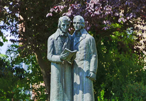 Brüder Grimm Denkmal in Kassel &ndash; &copy; ©runzelkorn - stock.adobe.com