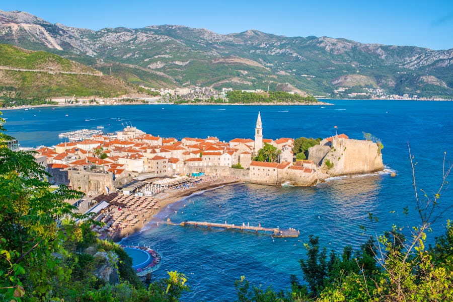 Blick auf Budva in Montenegro – © ©velveteye - stock.adobe.com