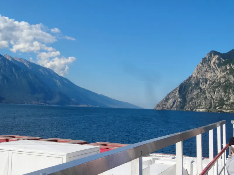 Schifffahrt auf dem Gardasee von Riva nach Limone - &copy;Eberhardt TRAVEL - Christina Günther