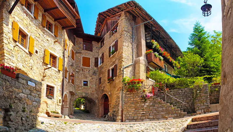Bergdorf Tenno in Italien nahe dem Gardasee - &copy;©Roman - stock.adobe.com
